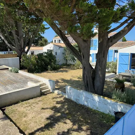 Holiday home Charmante Maison Front De Avec Jardin La Gueriniere